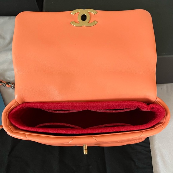 CHANEL 19 HANDBAG Lambskin, Gold-Tone, Silver-Tone&Ruthenium-Finish Metal CORAL - Picture 10 of 13